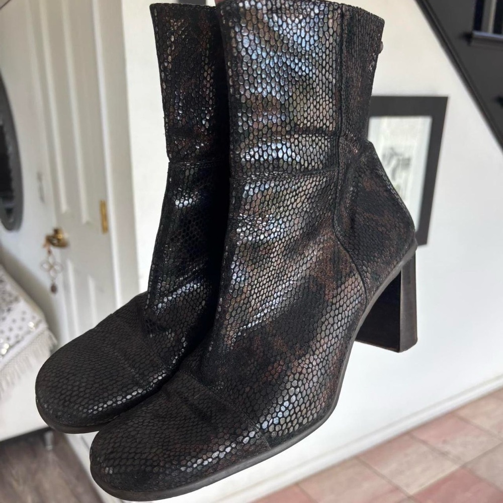 DKNY Black Textured Heeled Boots